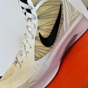 Nike Zoom Hyperdunk 2011 TB, New in Box, women's size 7